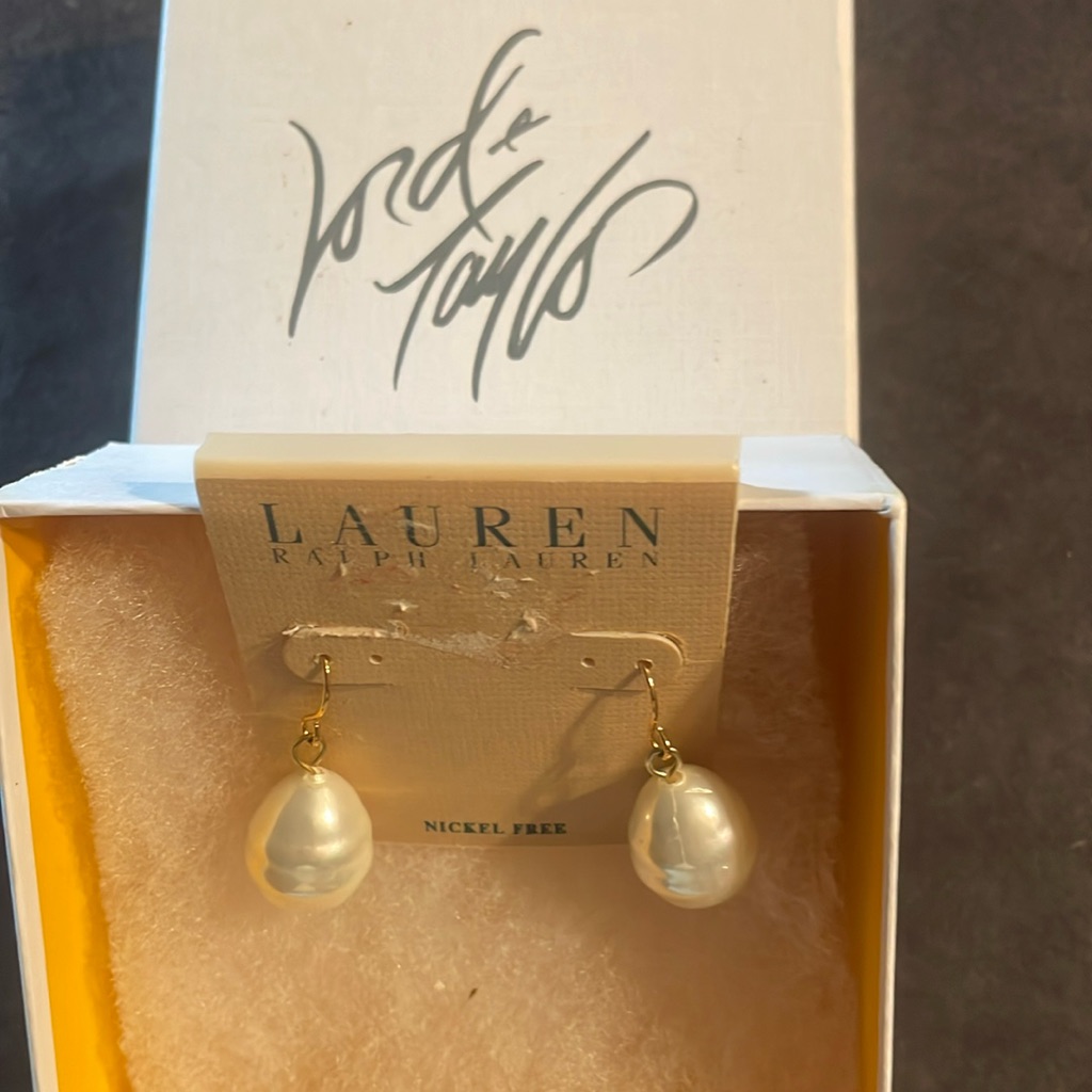 Lauren Pierced Earrings 16$